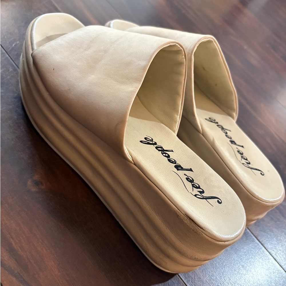 Free People Beige Platform Slide Sandals Size 38.5 - Picture 7 of 7